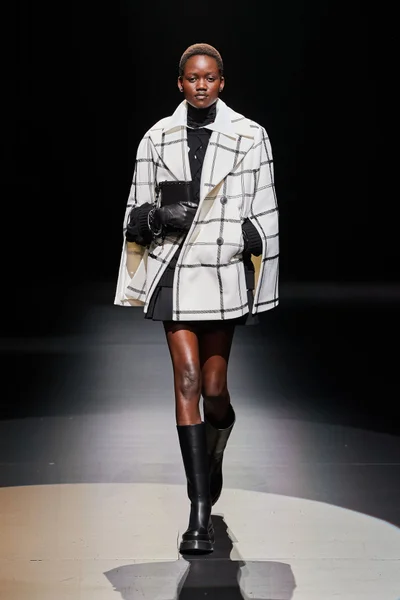 Look 5